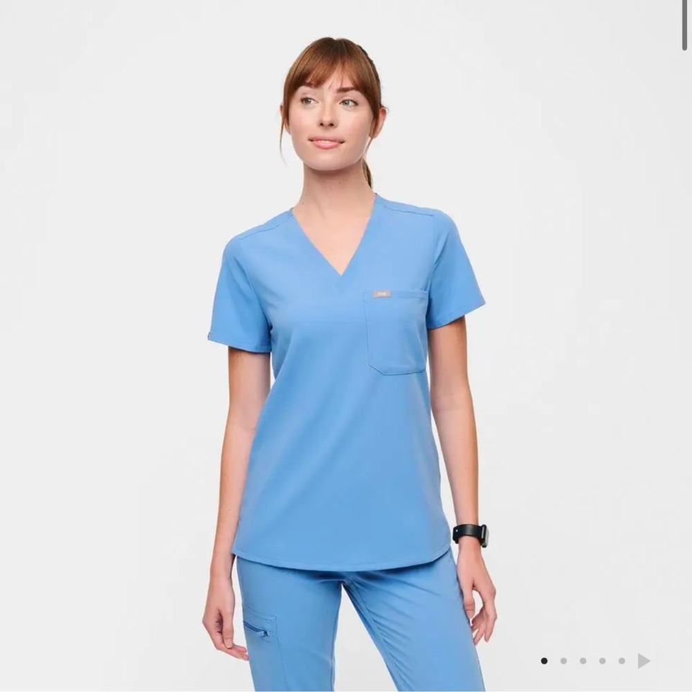 FIGS Scrubs Catarina One Pocket Top (Ceil Blue, S)